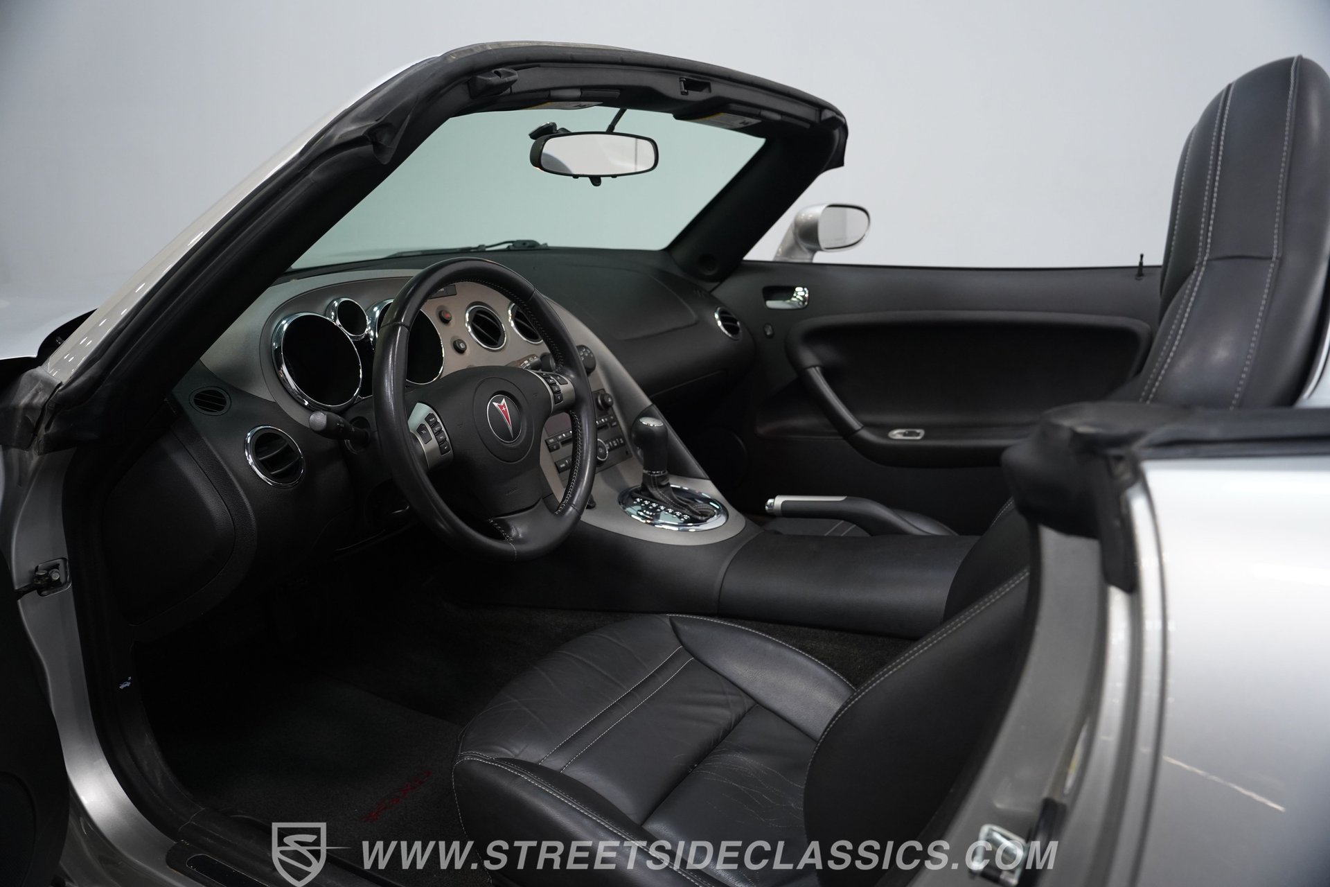 Used 2007 Pontiac Solstice GXP w/ Premium Package RWD image 4