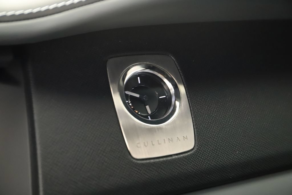 Used 2024 Rolls-Royce Cullinan w/ Cullinan Package AWD/4WD image 32
