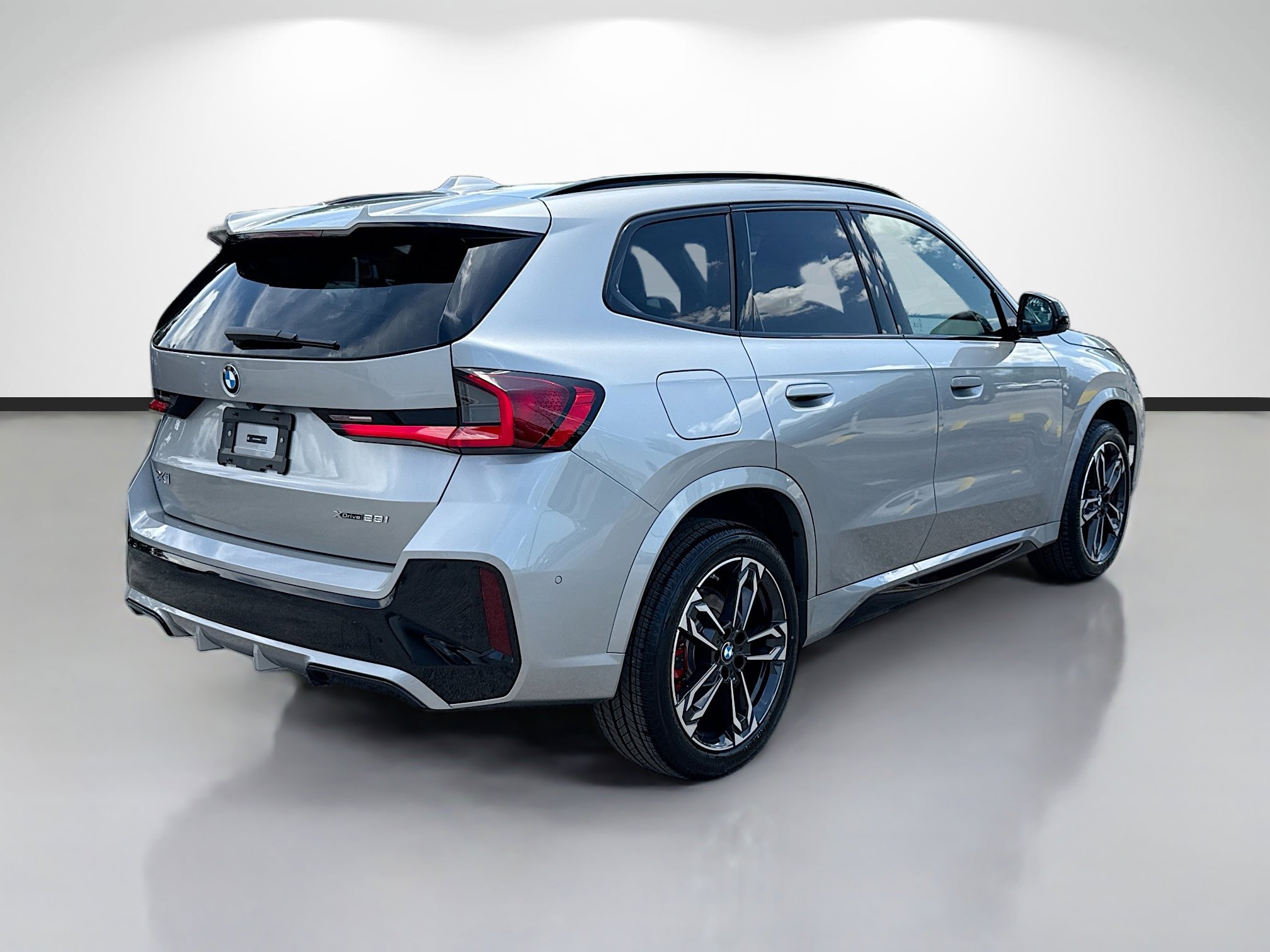 New 2026 BMW X1 xDrive28i w/ Technology Package AWD/4WD image 3
