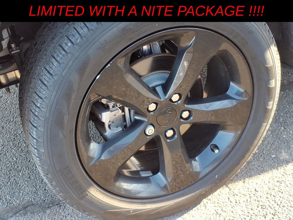 Used 2023 Jeep Grand Cherokee Limited w/ Luxury Tech Group II image 7