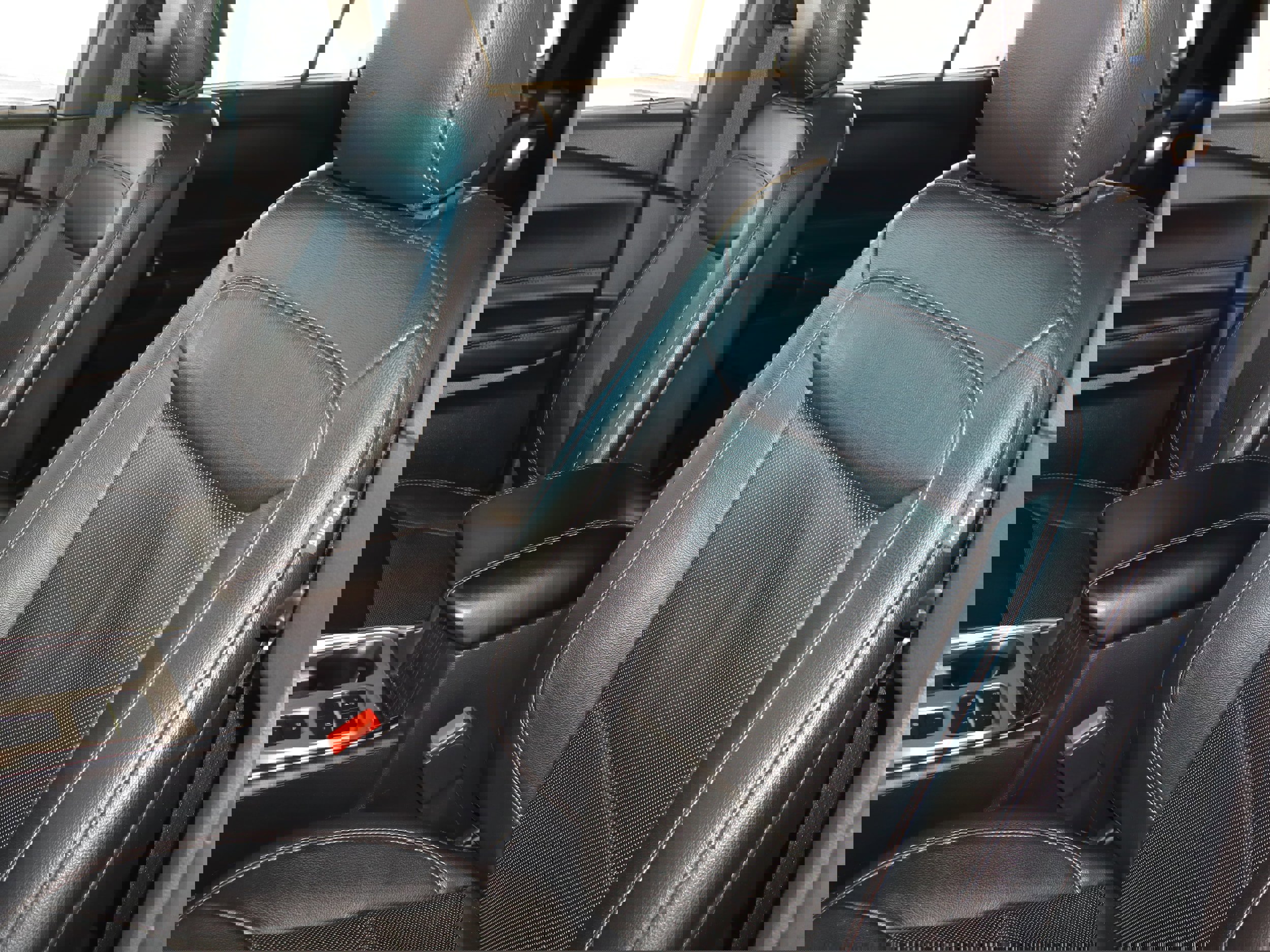 Used 2020 Ford Explorer Limited image 23