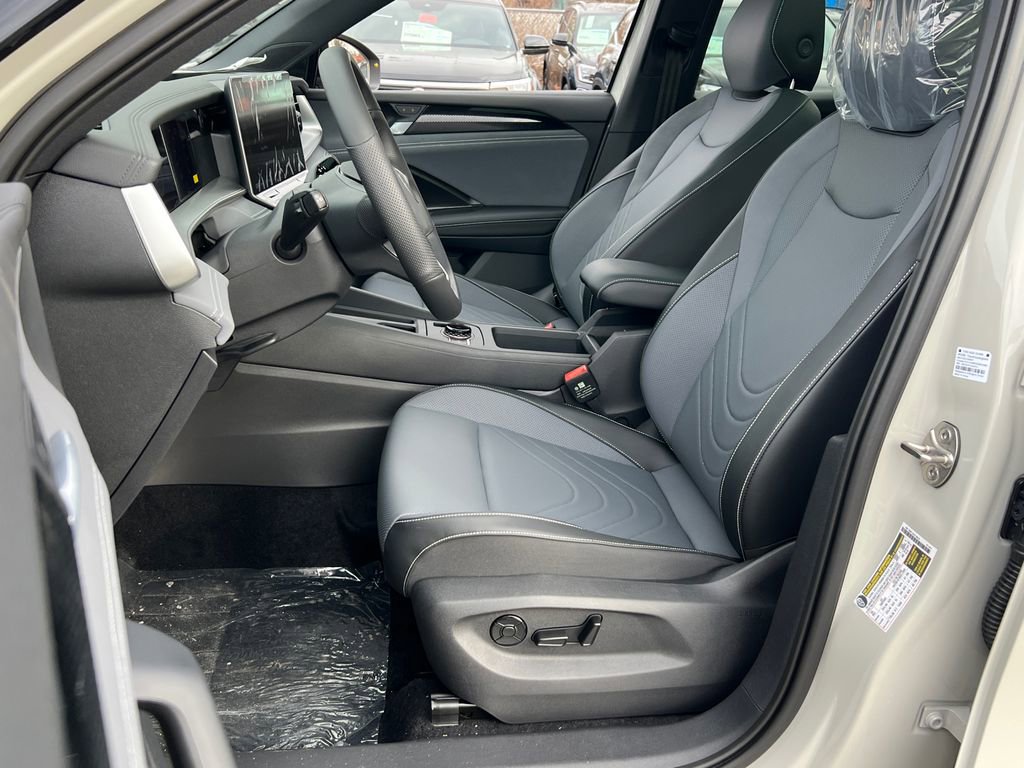 New 2026 Volkswagen Tiguan SE R-Line image 18