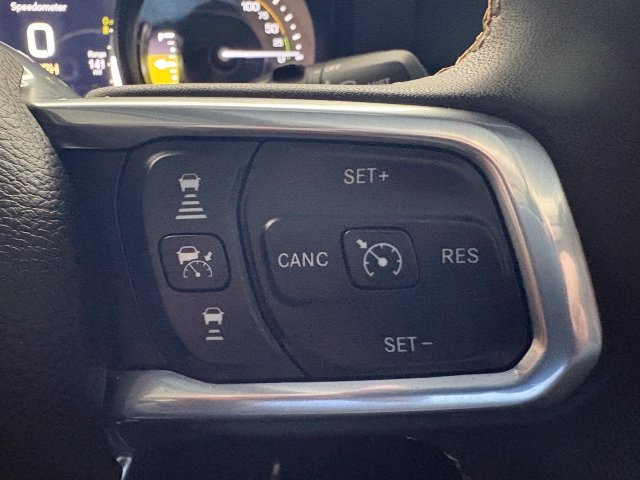 Used 2024 Jeep Wrangler Unlimited Sahara AWD/4WD image 18