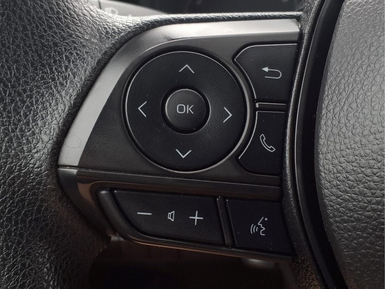 Used 2024 Toyota Corolla LE FWD image 24