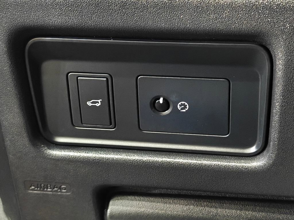 Used 2018 Land Rover Discovery Sport HSE Luxury image 14