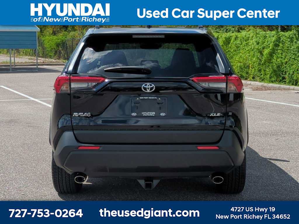 Used 2023 Toyota RAV4 XLE Premium FWD image 4