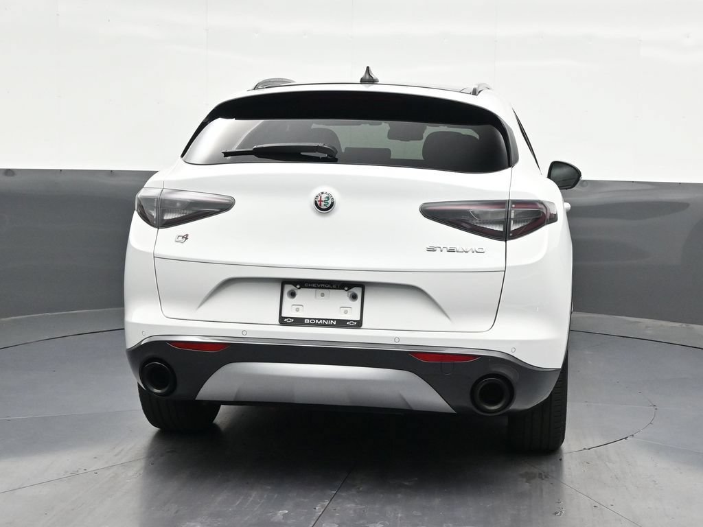 Used 2024 Alfa Romeo Stelvio Ti AWD/4WD image 4