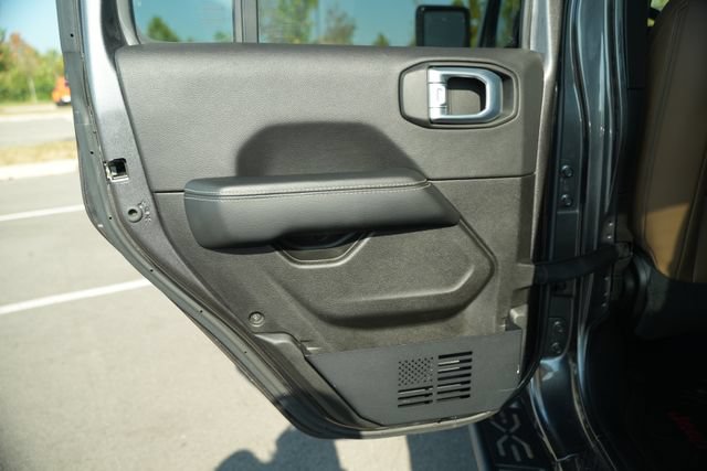 Used 2021 Jeep Gladiator Overland w/ Popular Equipment Package AWD/4WD image 16