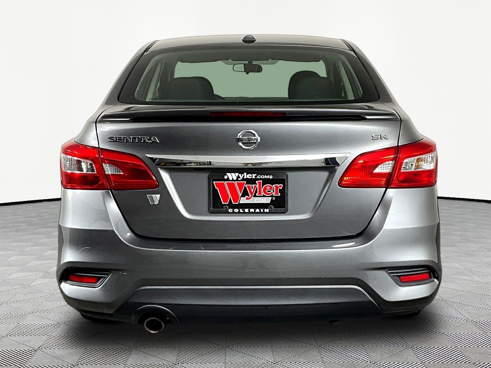 Used 2017 Nissan Sentra SR w/ Driver's Assist Package FWD image 5