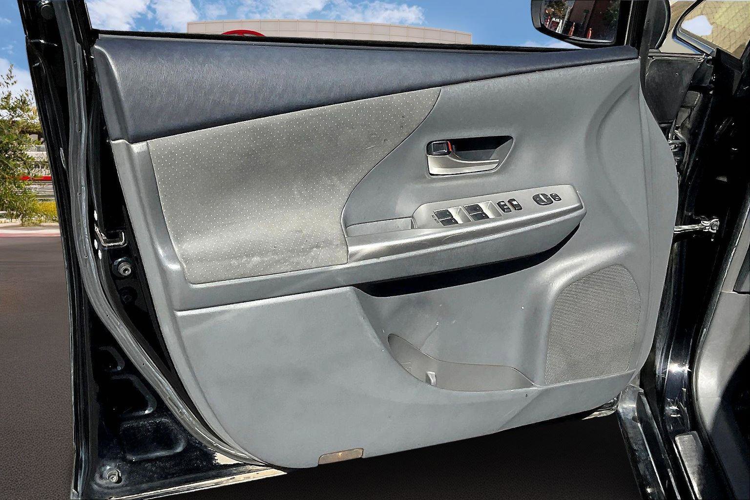 Used 2014 Toyota Prius V Two image 22