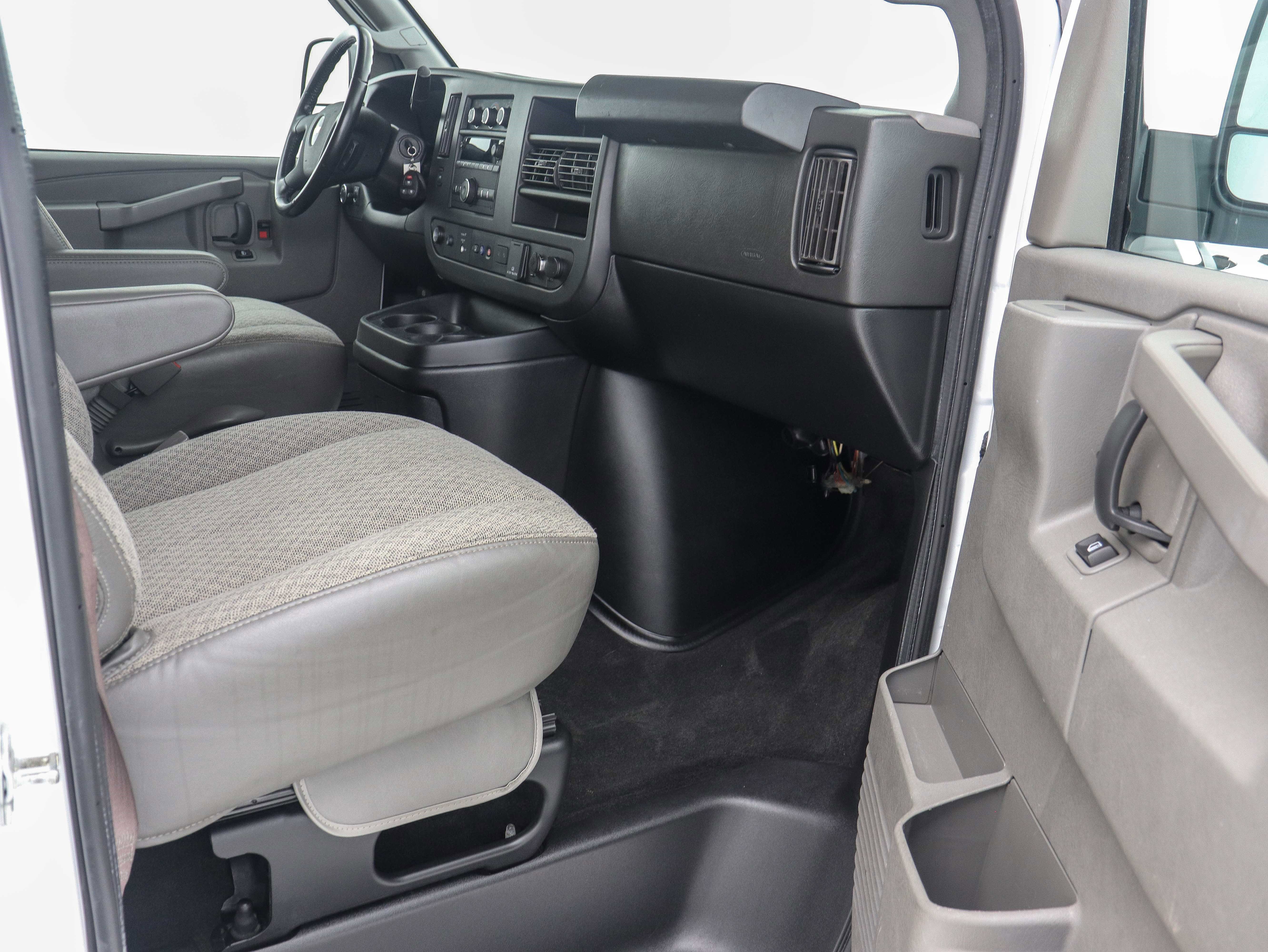 Used 2020 Chevrolet Express 3500 LT w/ LT Preferred Equipment Group image 15