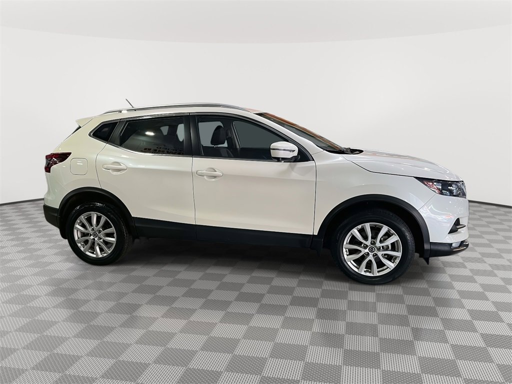Used 2022 Nissan Rogue Sport SV w/ Technology Package image 2