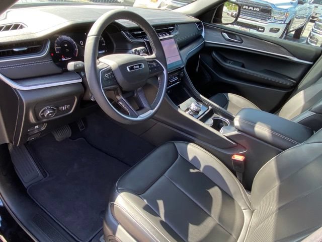 Used 2025 Jeep Grand Cherokee L Limited w/ Luxury Tech Group II AWD/4WD image 13
