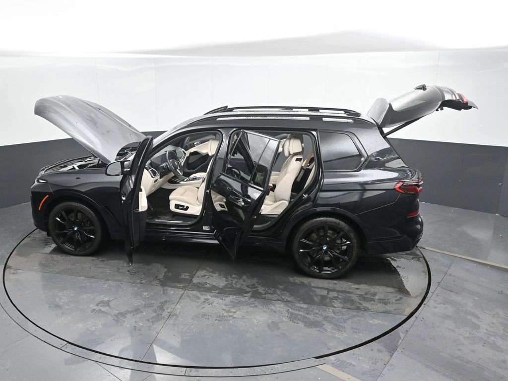 Used 2025 BMW X7 M60i image 59
