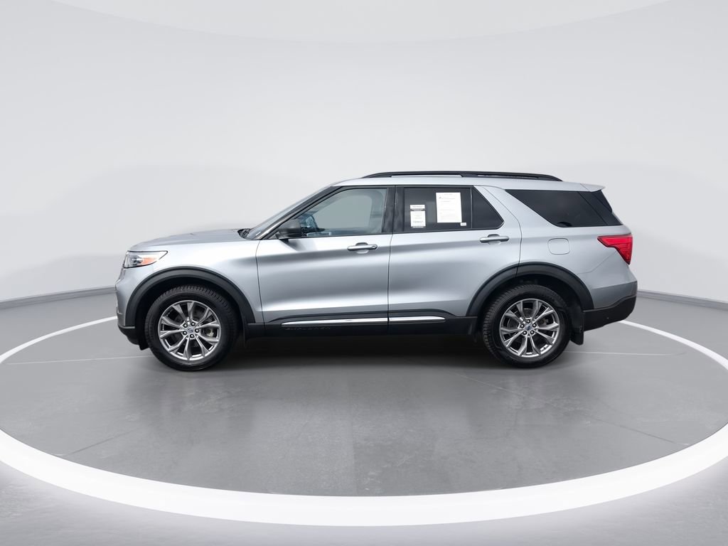 Used 2022 Ford Explorer XLT w/ Equipment Group 202A AWD/4WD image 5