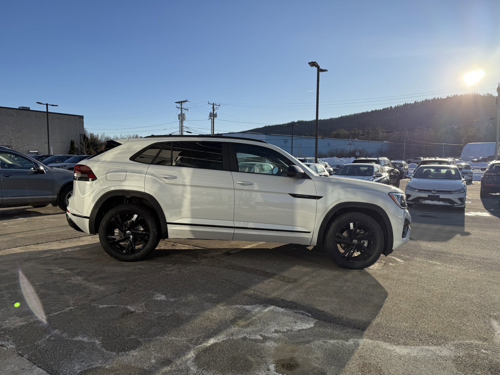 New 2026 Volkswagen Atlas Cross Sport SEL R-Line image 4