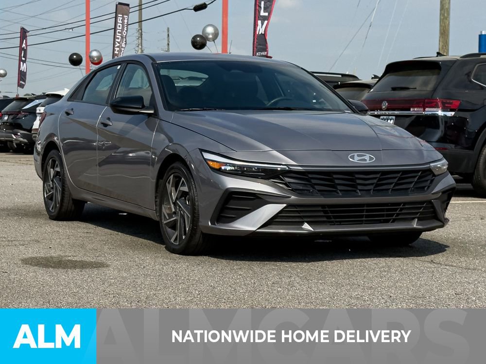 Used 2025 Hyundai Elantra Sport FWD image 4