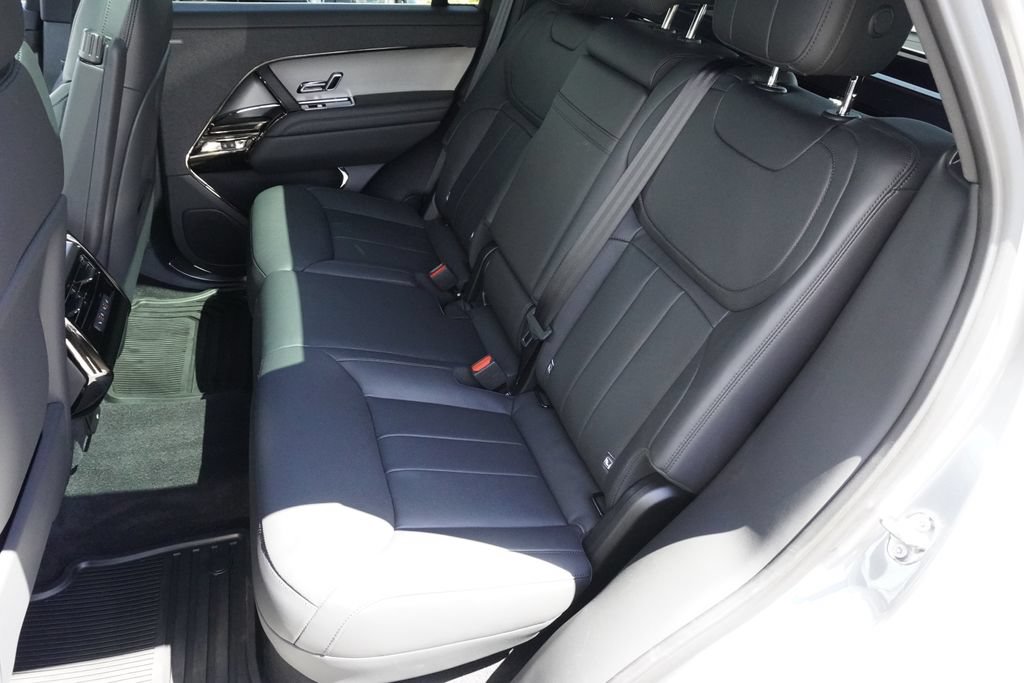 Used 2025 Land Rover Range Rover Sport SE AWD/4WD image 30