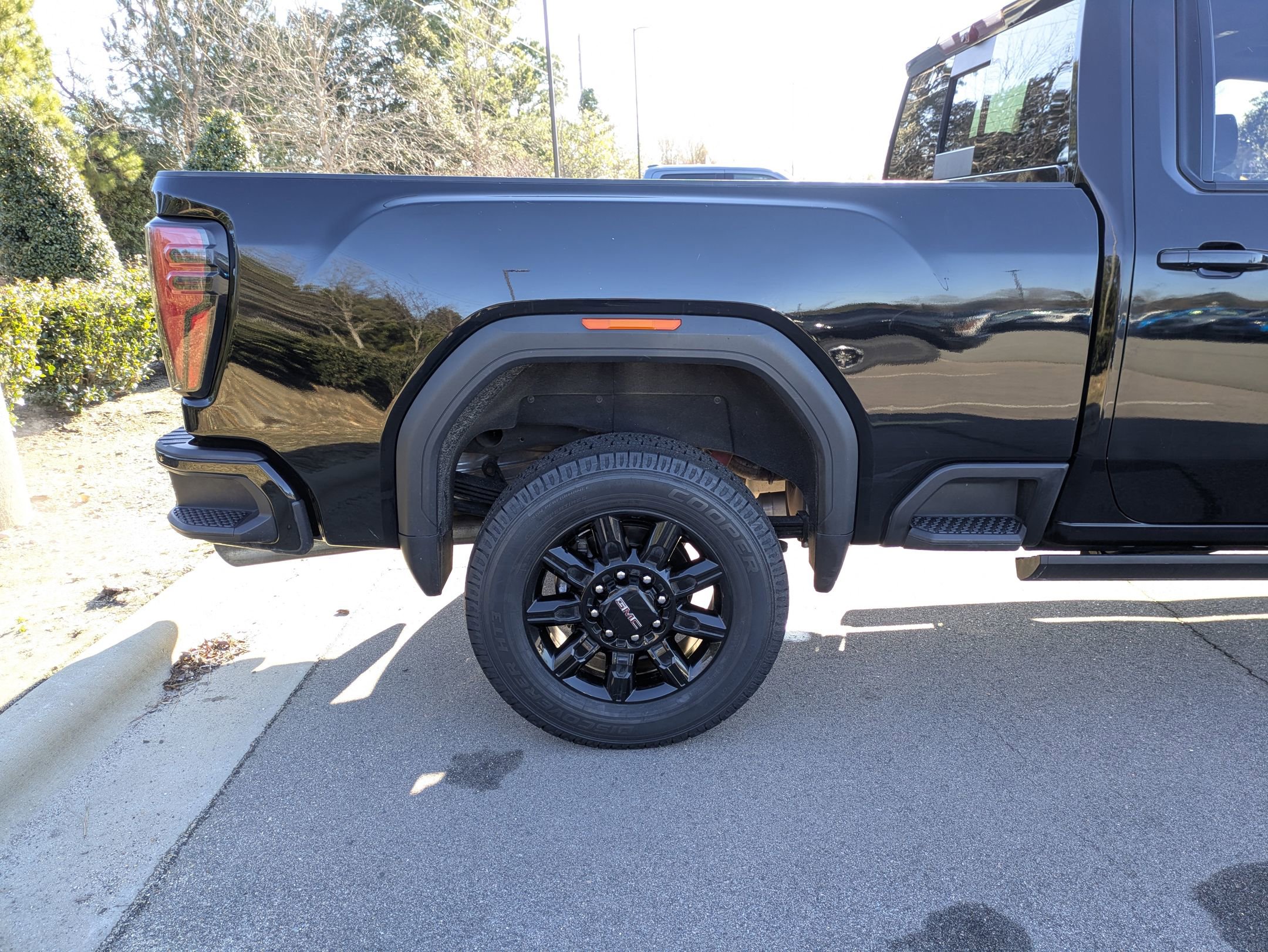 Used 2024 GMC Sierra 2500 AT4 w/ AT4 Premium Plus Package image 37