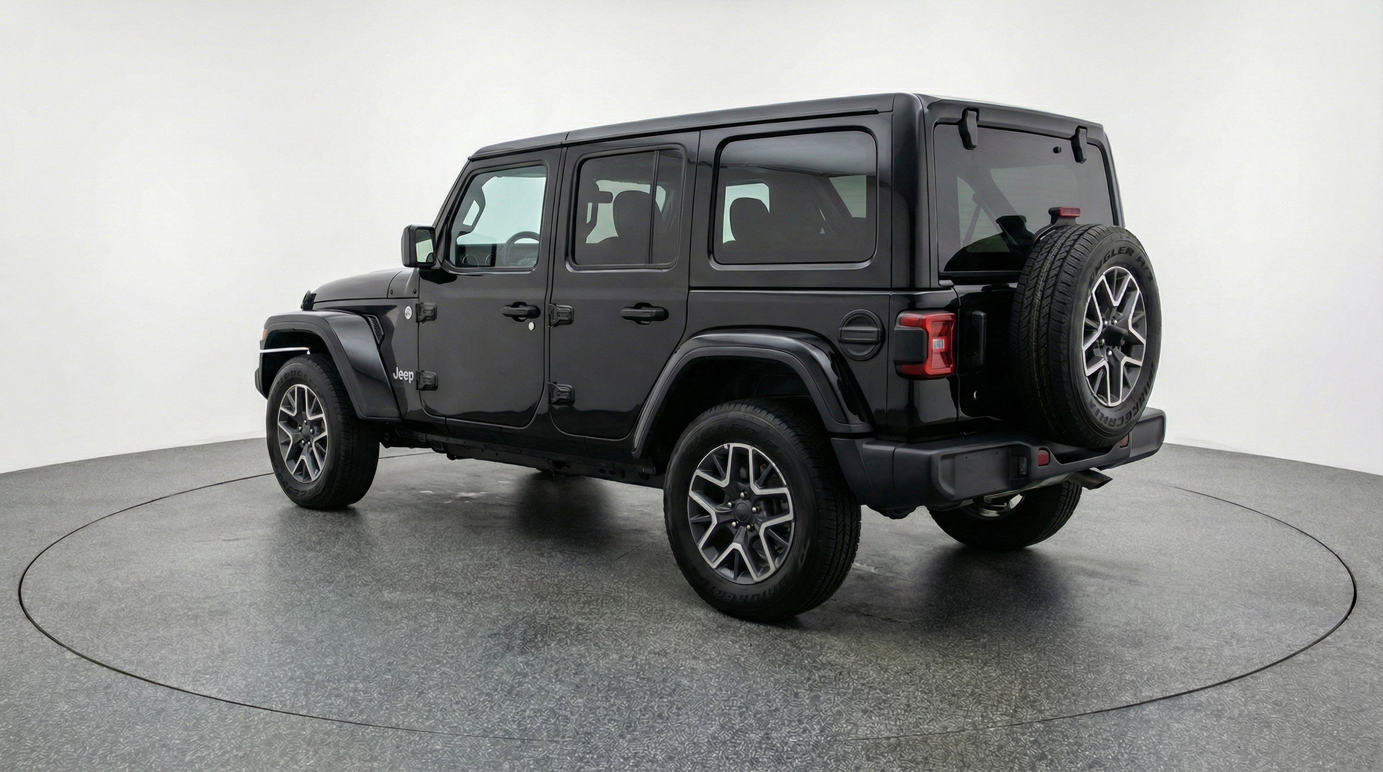 Used 2025 Jeep Wrangler Sahara image 6