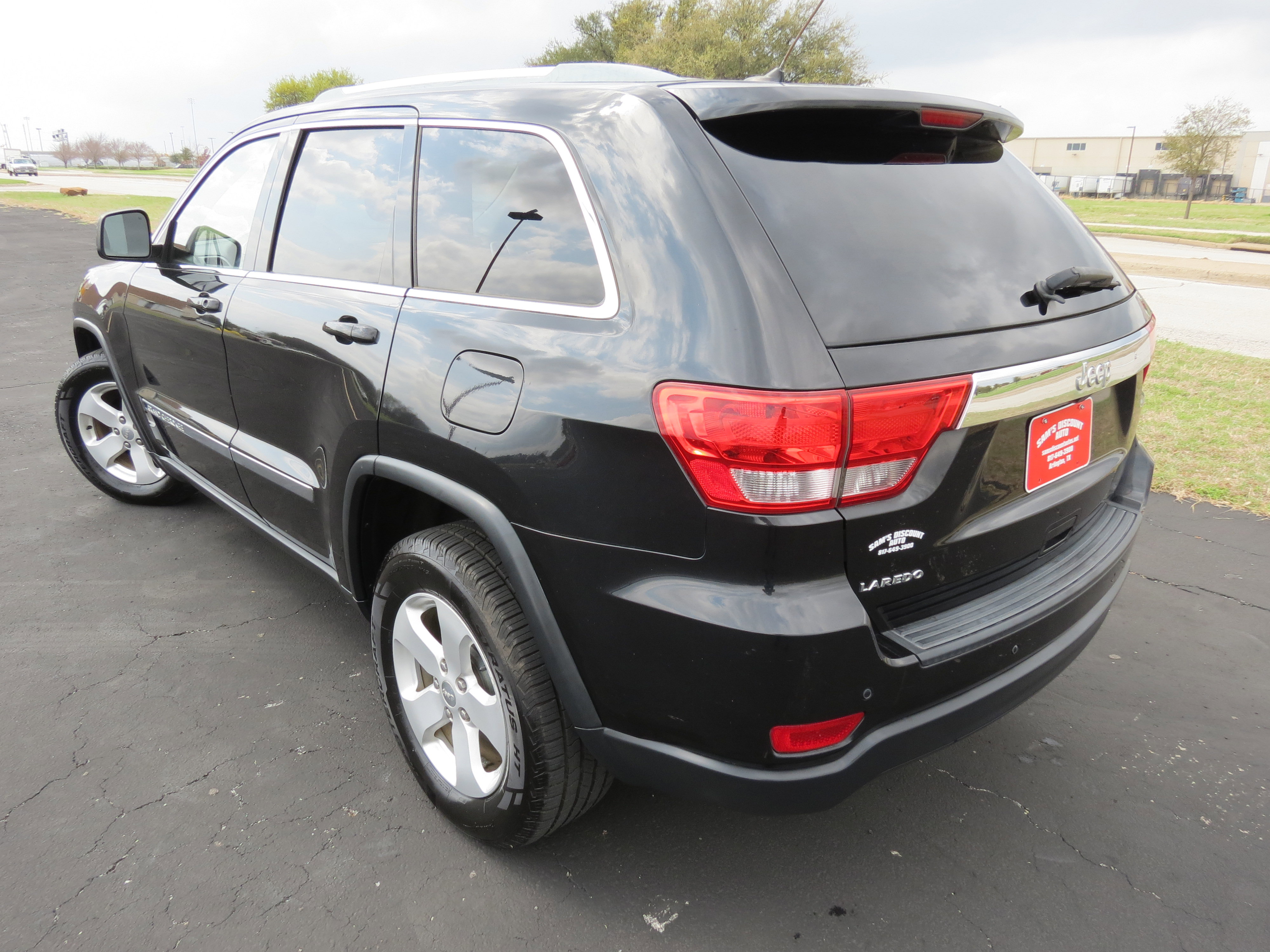 Used 2012 Jeep Grand Cherokee Laredo RWD image 5