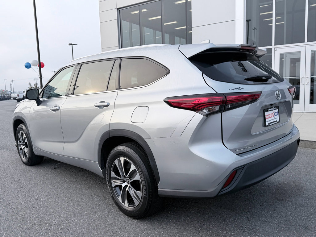 Used 2021 Toyota Highlander XLE image 7