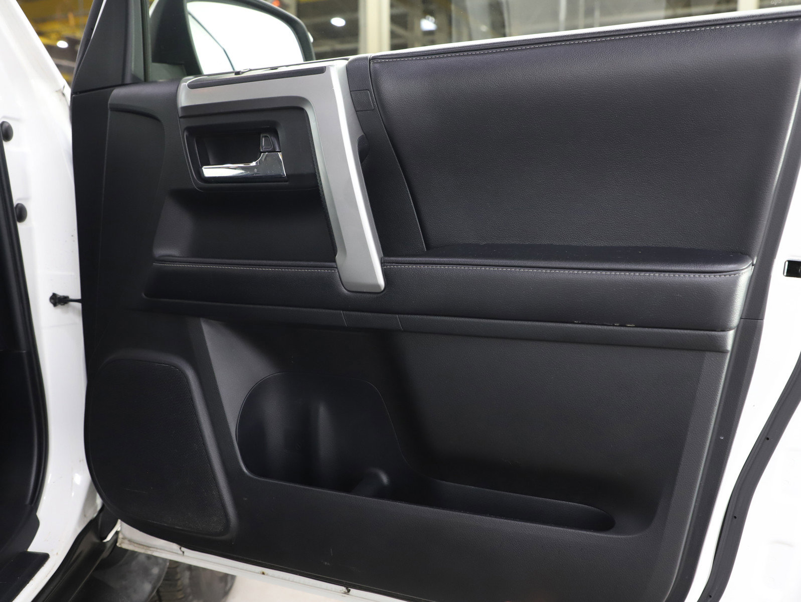 Used 2016 Toyota 4Runner SR5 image 9