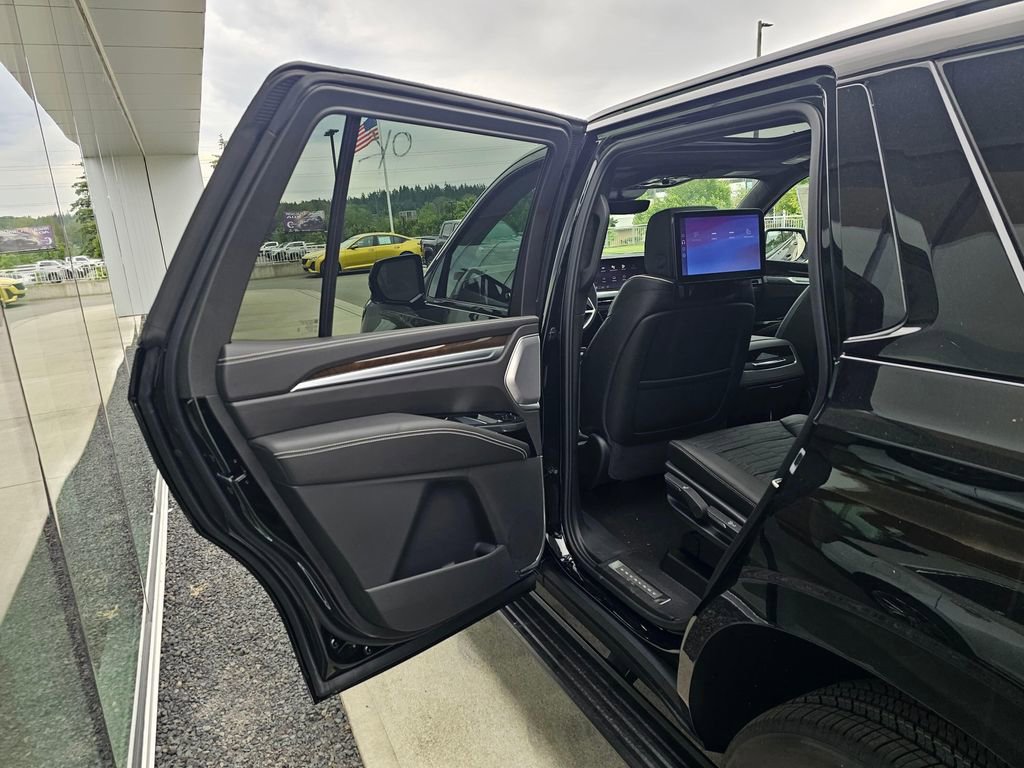 New 2026 Cadillac Escalade Platinum Sport AWD/4WD image 16