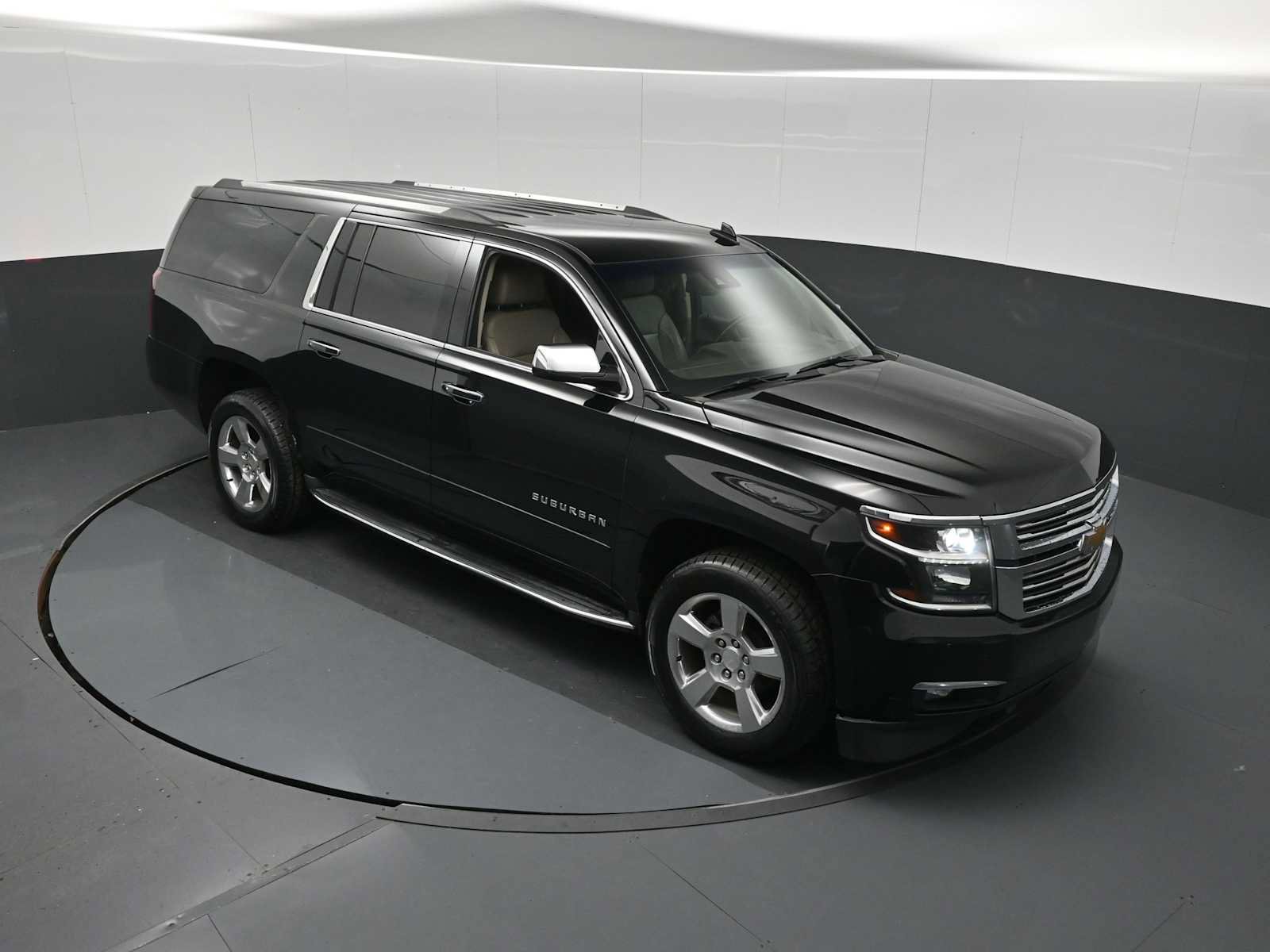 Used 2019 Chevrolet Suburban Premier AWD/4WD image 10