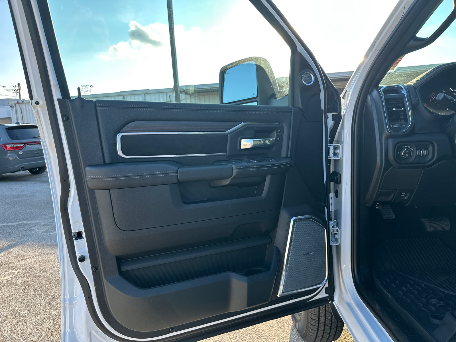 New 2027 RAM 3500 Laramie AWD/4WD image 10