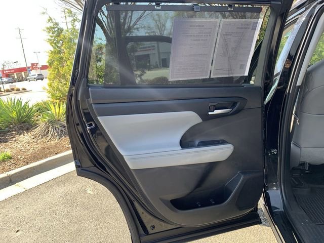 Used 2023 Toyota Highlander XLE image 15