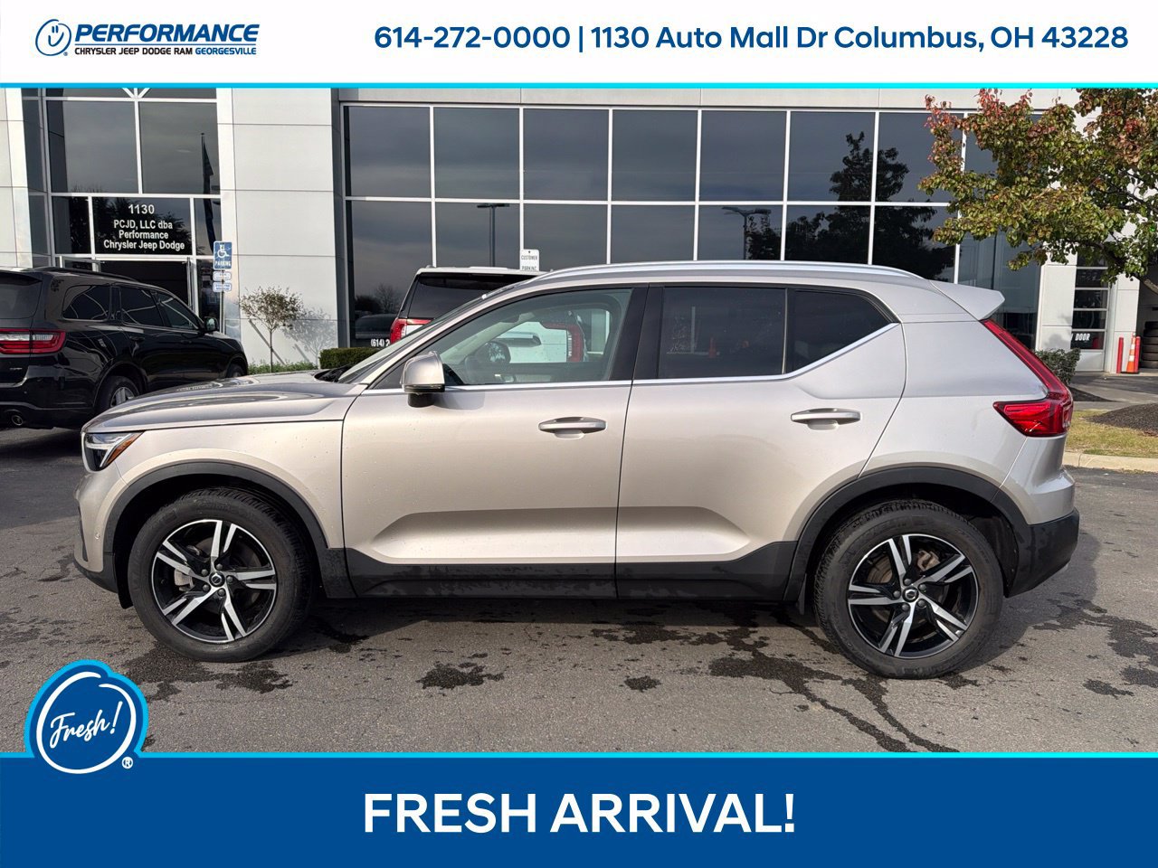 Used 2023 Volvo XC40 B5 Plus AWD/4WD image 6