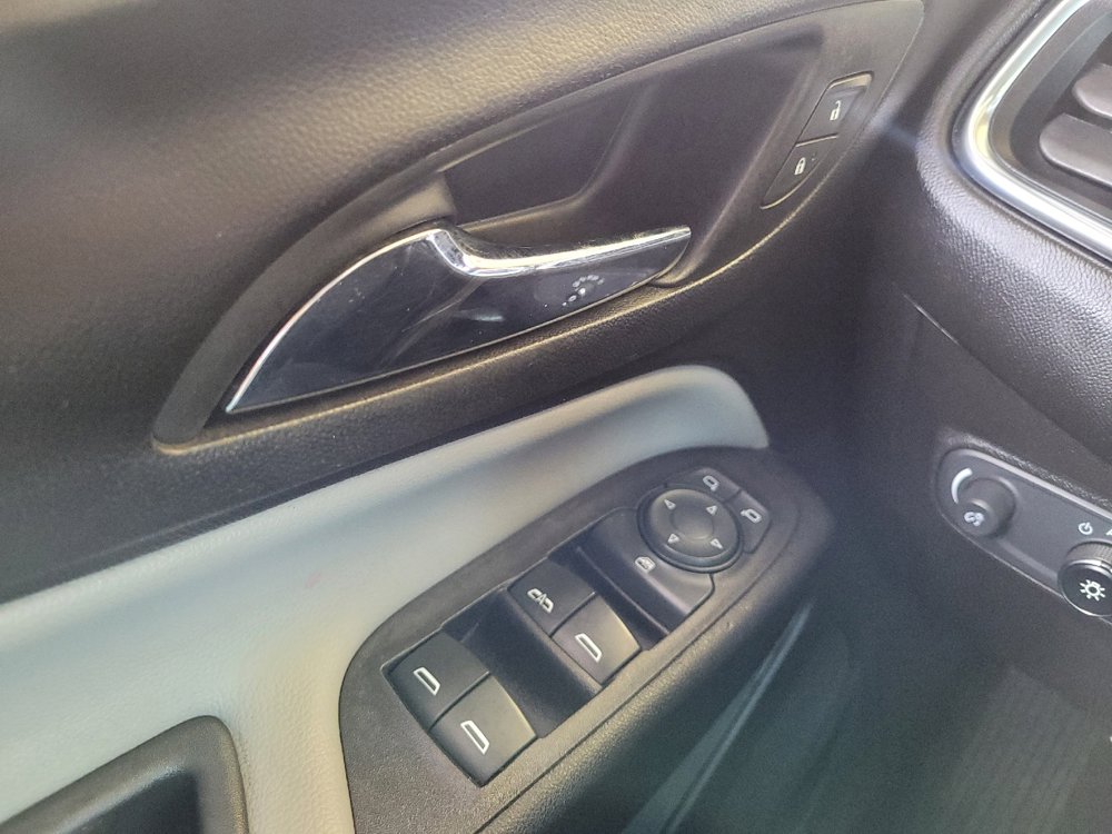 Used 2020 Chevrolet Equinox LS image 27