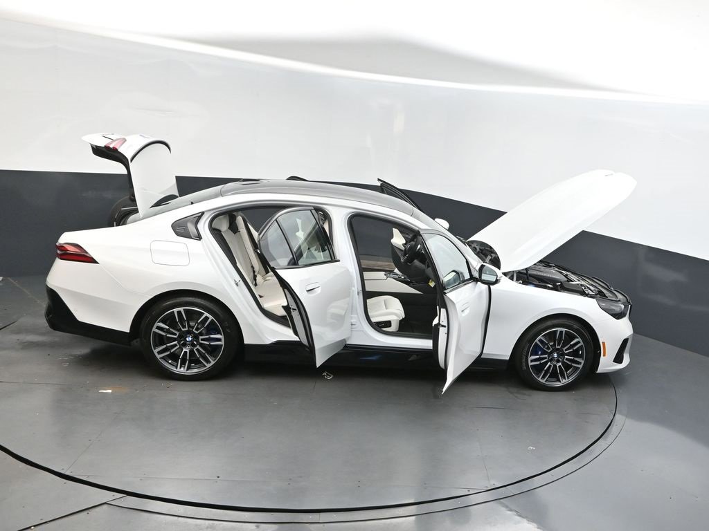 New 2026 BMW 550e xDrive w/ Executive Package image 51