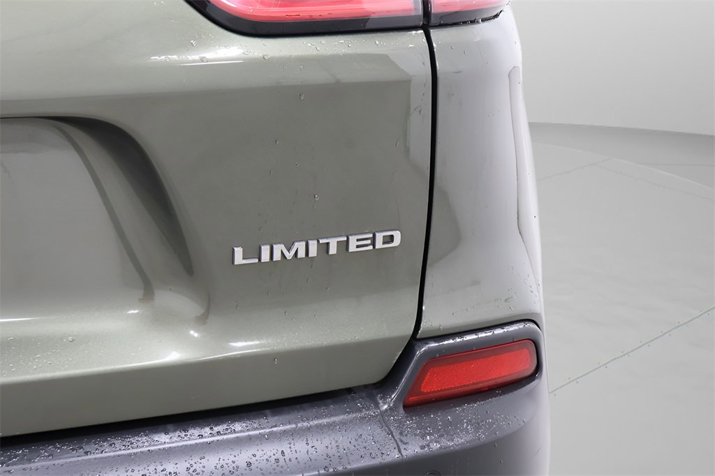 Used 2020 Jeep Cherokee Limited image 35
