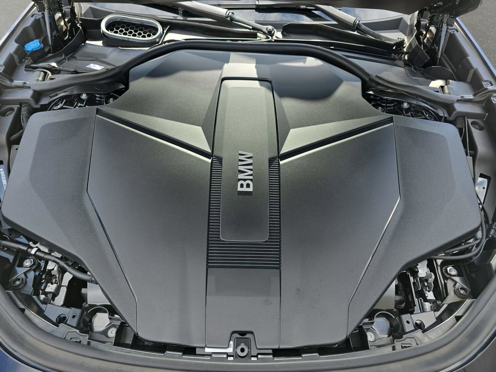Used 2025 BMW i7 eDrive50 w/ M Sport Package image 34