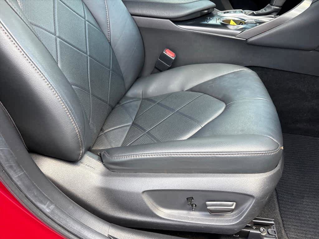 Used 2019 Toyota Camry XLE w/ Sunroof Package FWD image 6