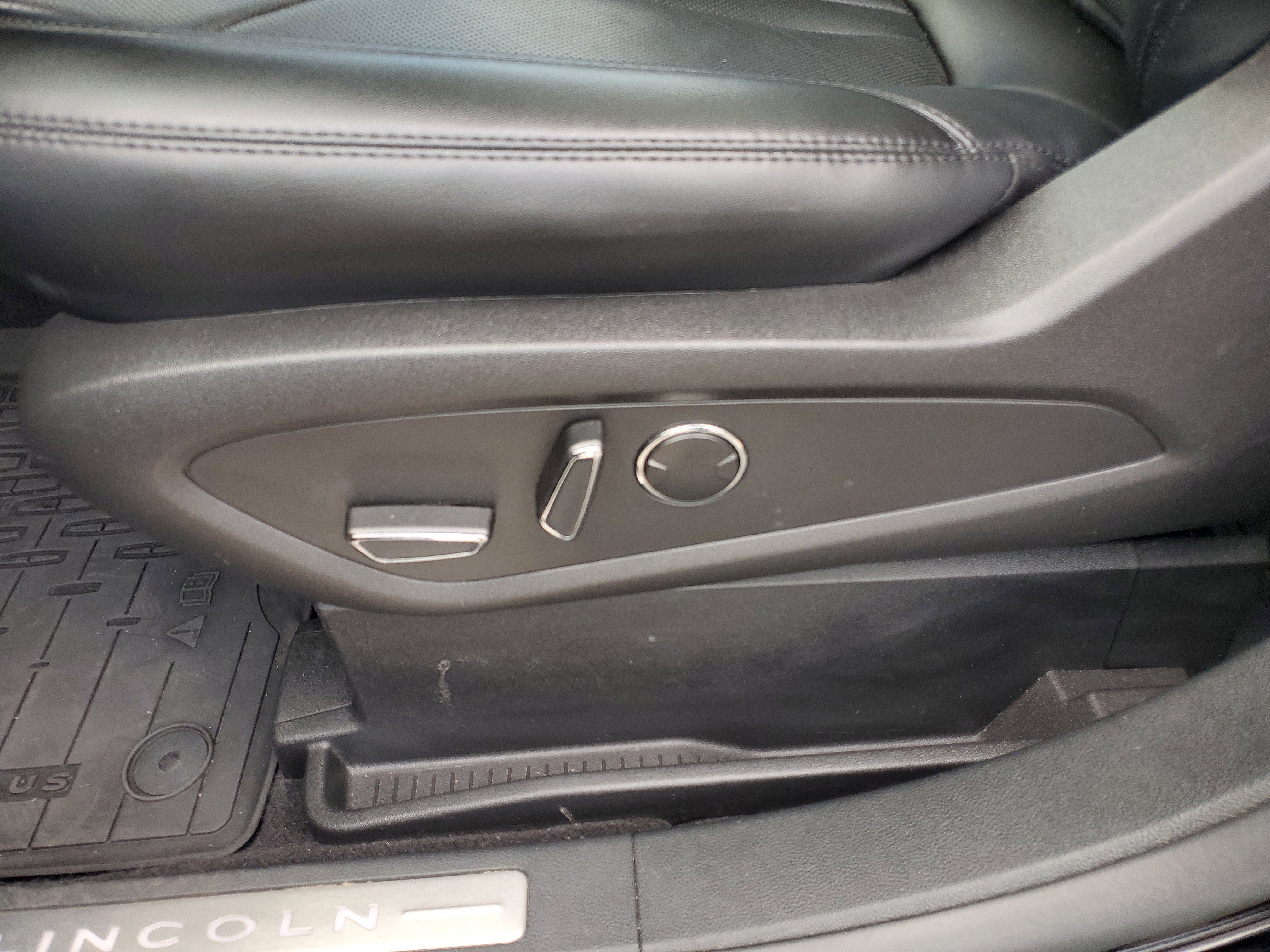 Certified 2023 Lincoln Nautilus Reserve w/ Monochromatic Package image 10