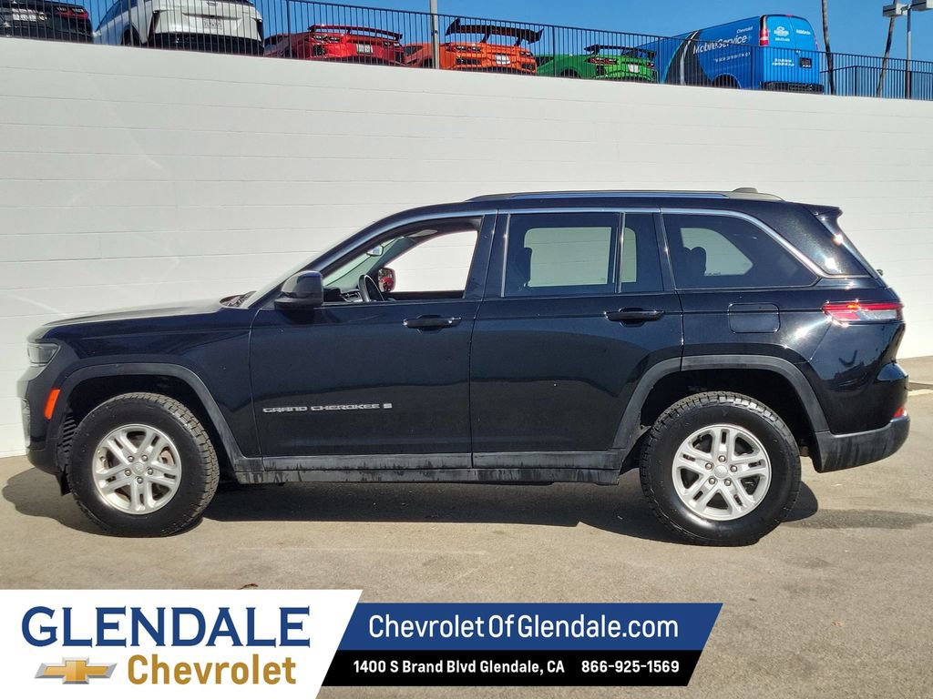 Used 2023 Jeep Grand Cherokee Laredo AWD/4WD image 14