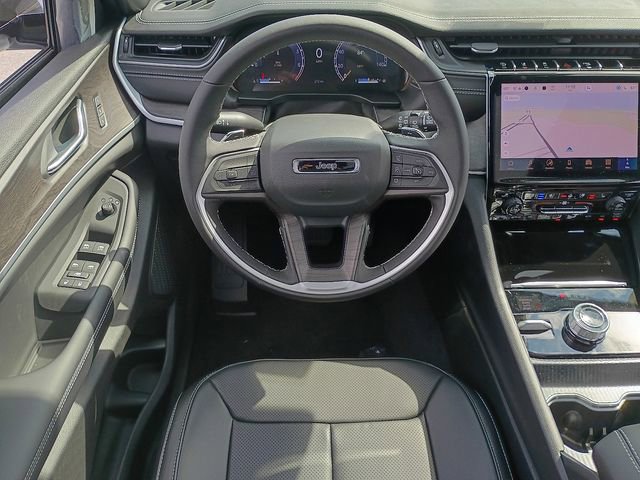 New 2025 Jeep Grand Cherokee Limited w/ Luxury Tech Group II AWD/4WD image 8