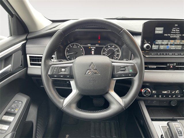 Used 2024 Mitsubishi Outlander SE image 12