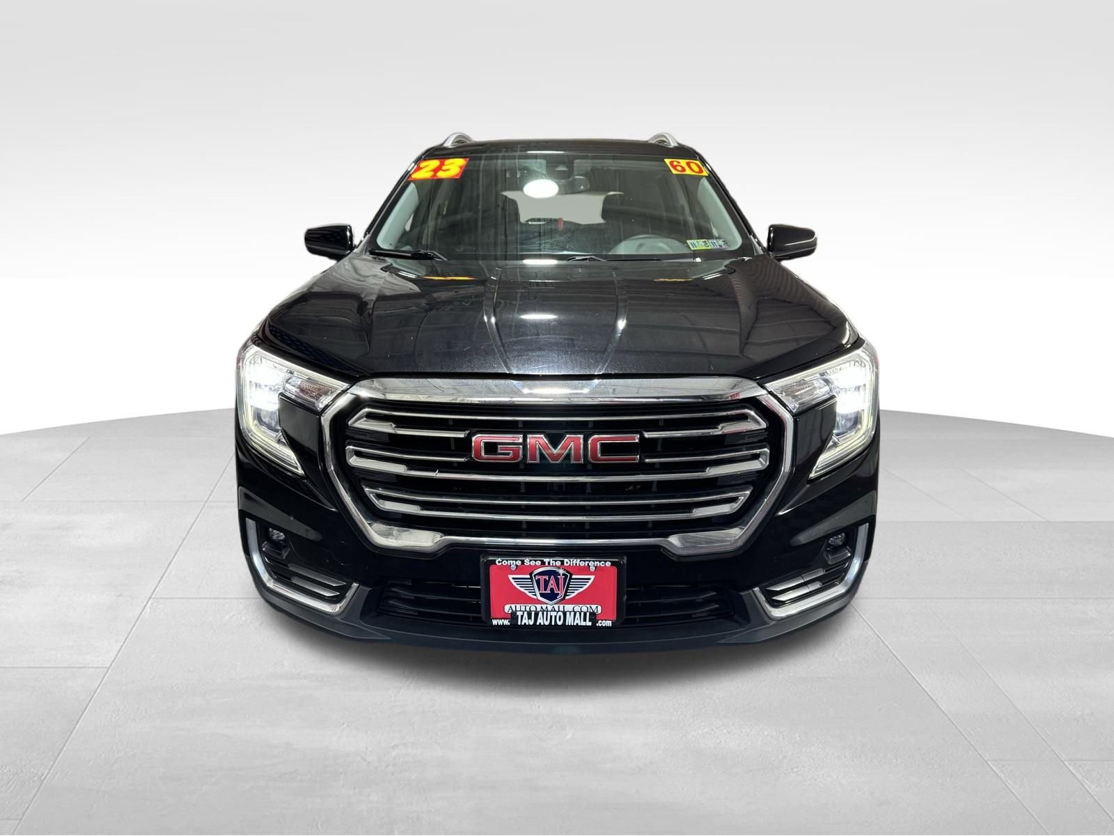 Used 2023 GMC Terrain SLT image 2
