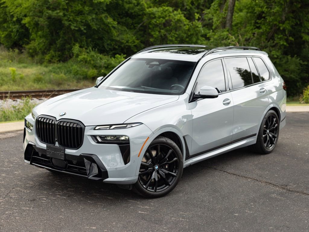 Used 2023 BMW X7 xDrive40i w/ M Sport Package AWD/4WD image 2