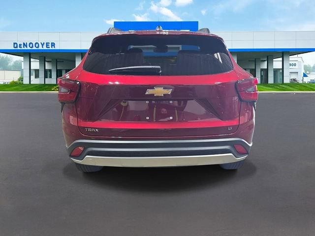 Used 2025 Chevrolet Trax LT FWD image 8
