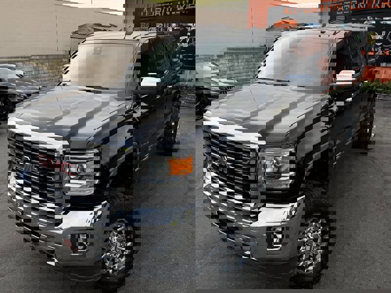 Used 2017 GMC Sierra 2500 SLT w/ Driver Alert Package image 4