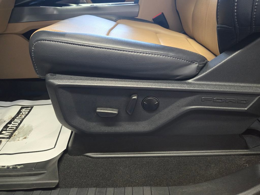 Used 2025 Ford F350 Lariat w/ Chrome Package image 14