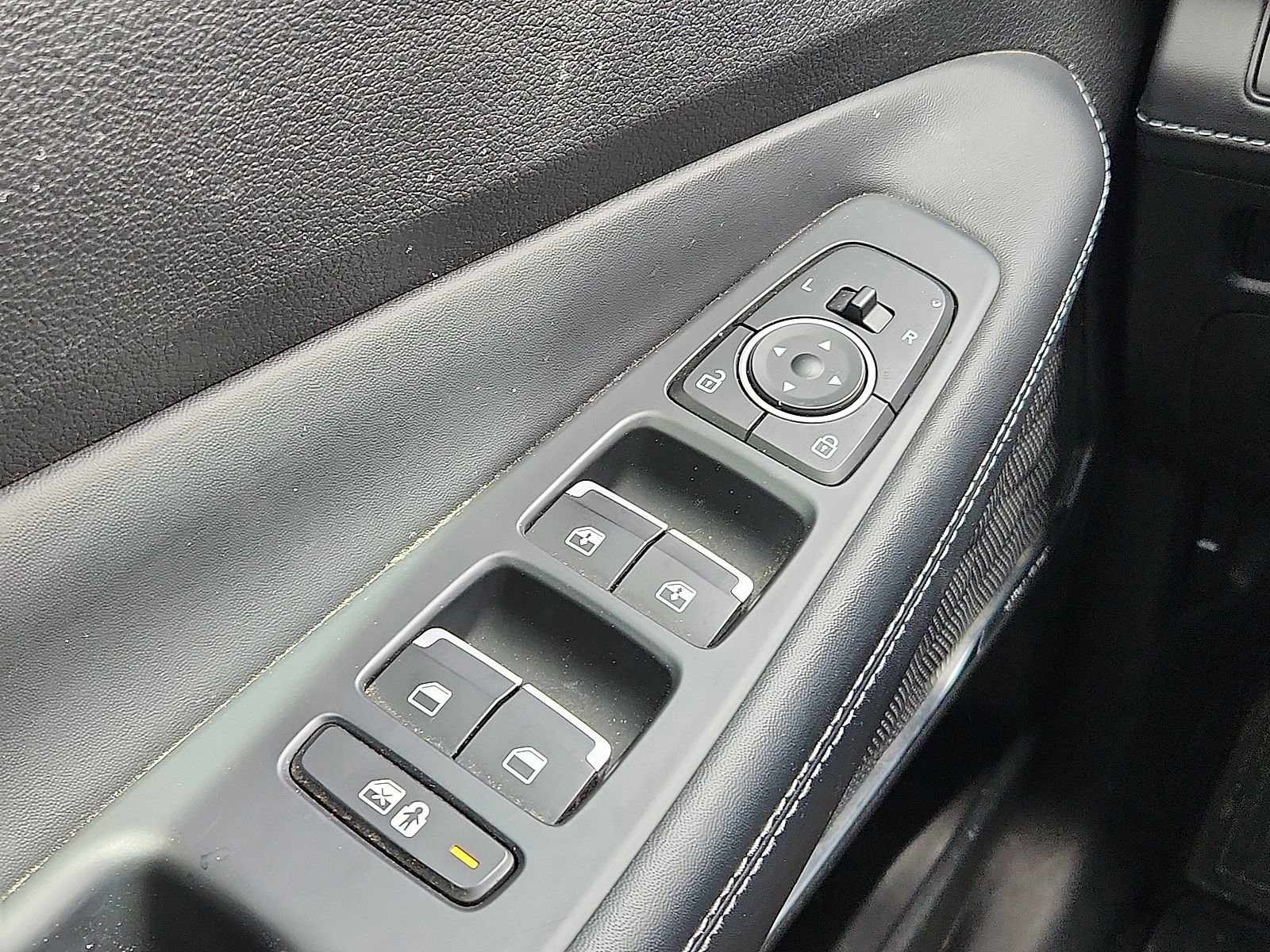 Used 2023 Hyundai Santa Fe SEL Premium AWD/4WD image 15