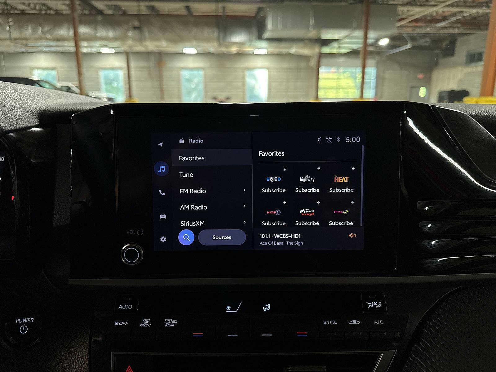 Used 2025 Toyota Camry SE FWD image 20