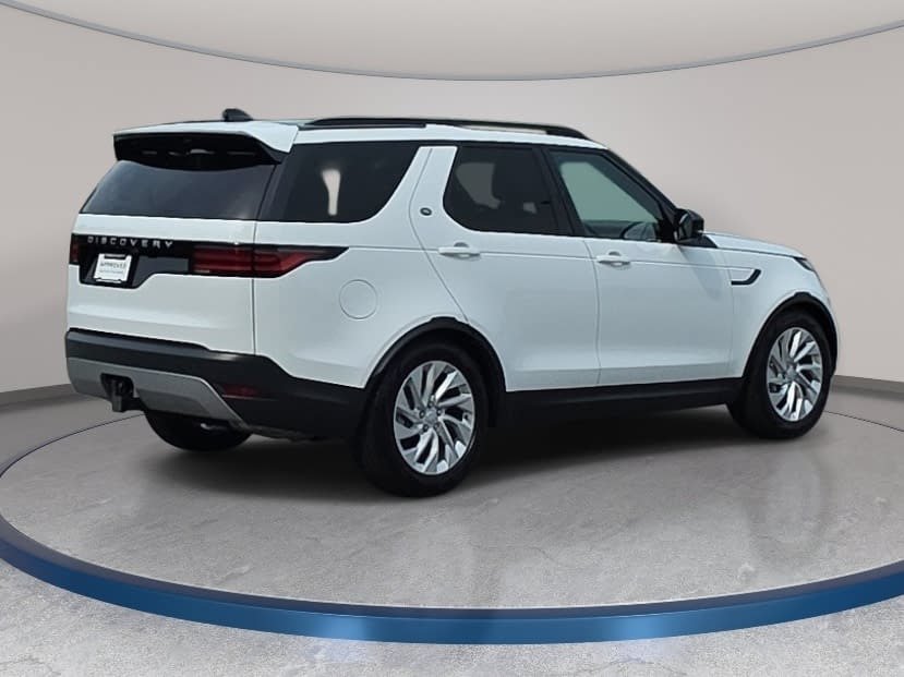 Certified 2025 Land Rover Discovery S AWD/4WD image 5