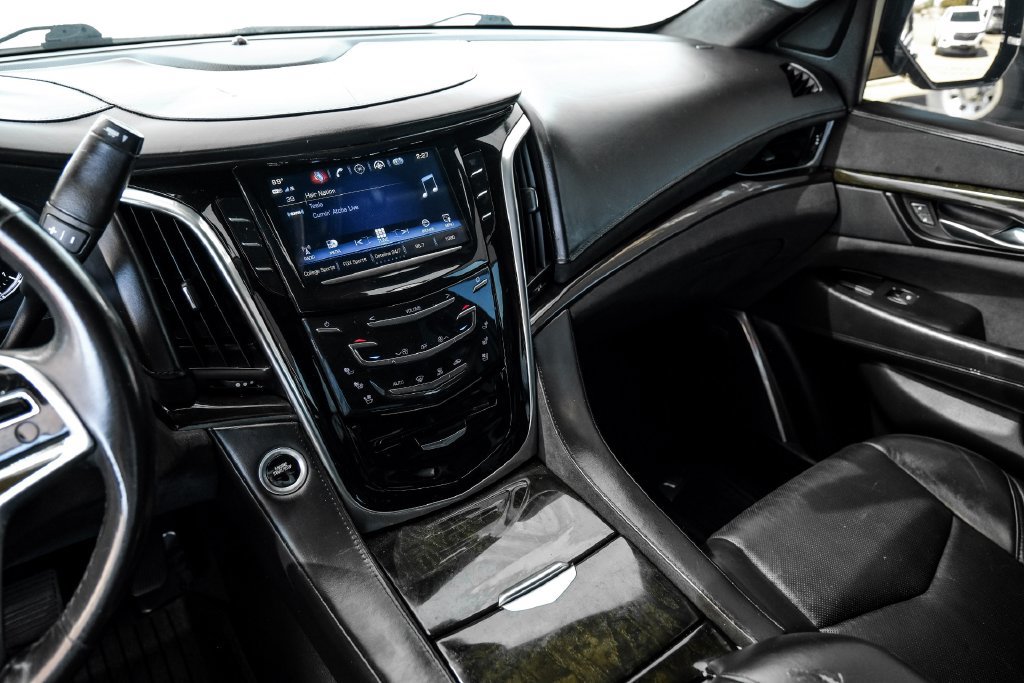 Used 2020 Cadillac Escalade Platinum AWD/4WD image 24